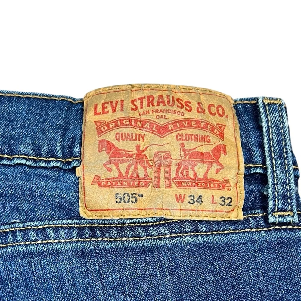 Levi's 505 Jeans Mens 34x32 Blue Medium Wash Straight Leg Zip Fly‎ Cotton Denim